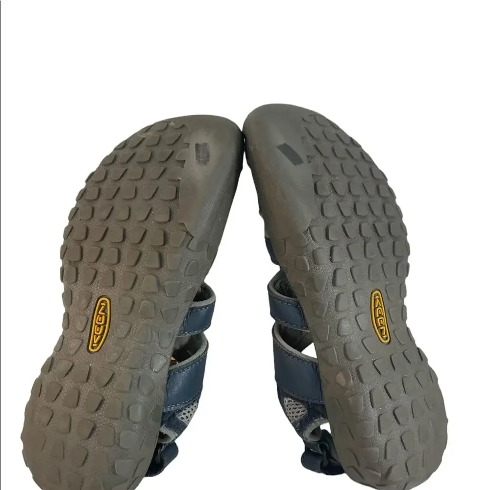 Keen kids waterproof sandals size 2 Preowned